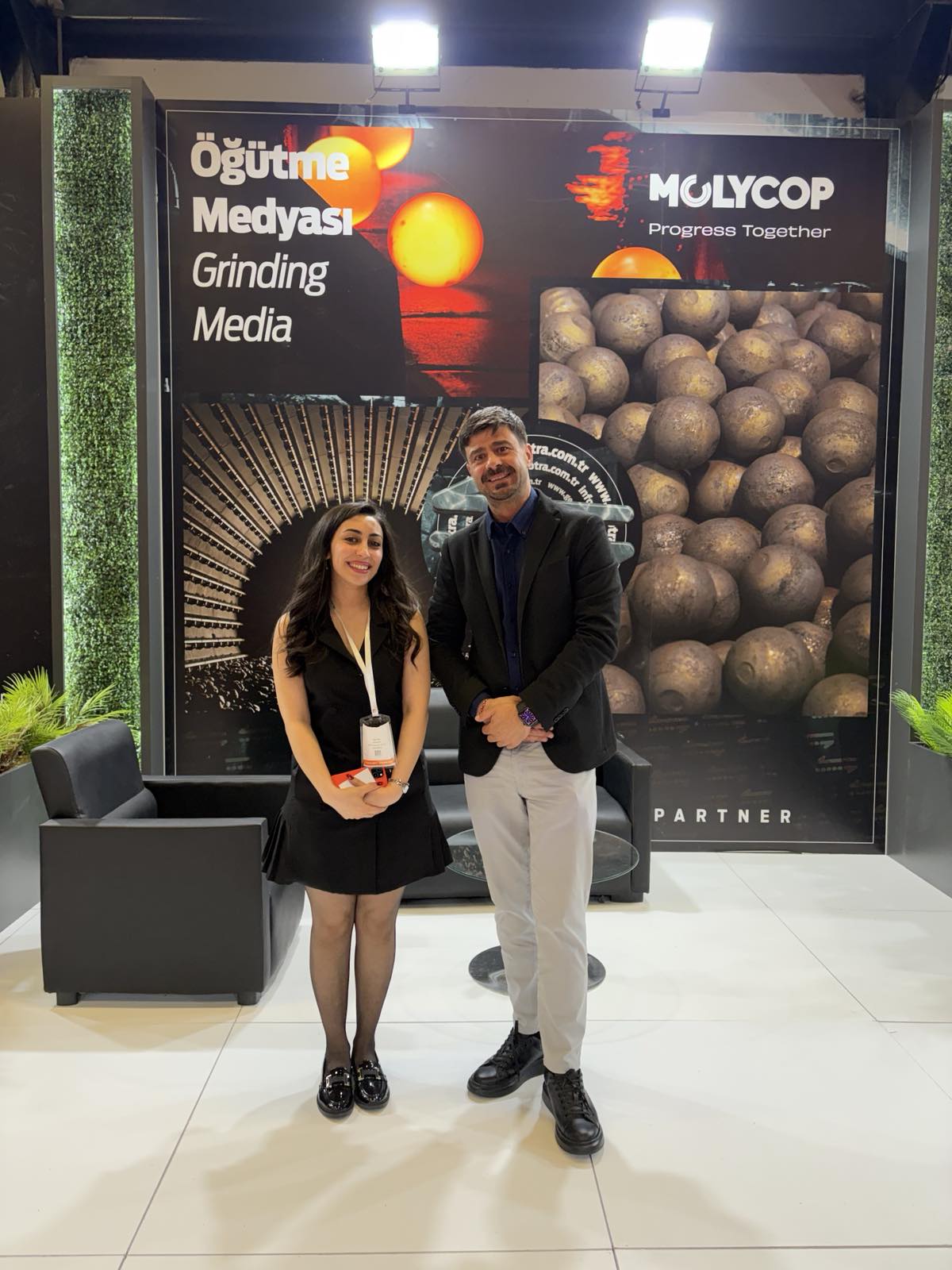 Kalisto colleague at the grinding media stand during Mining Türkiye 2026